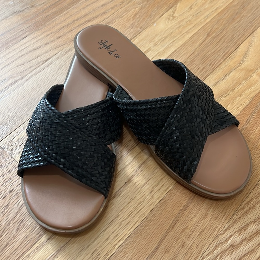 Shannonn Woven Slip-On Crisscross Flat Sandals, Black size 7, NWT